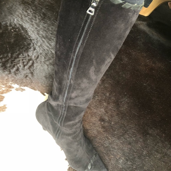 Beautiful suede heeled Prada tall boot - Picture 3 of 6